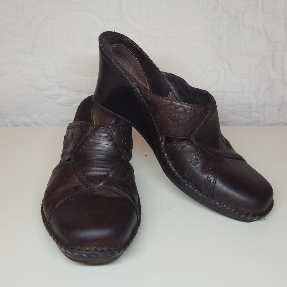 Clarks Artisan wedge clogs